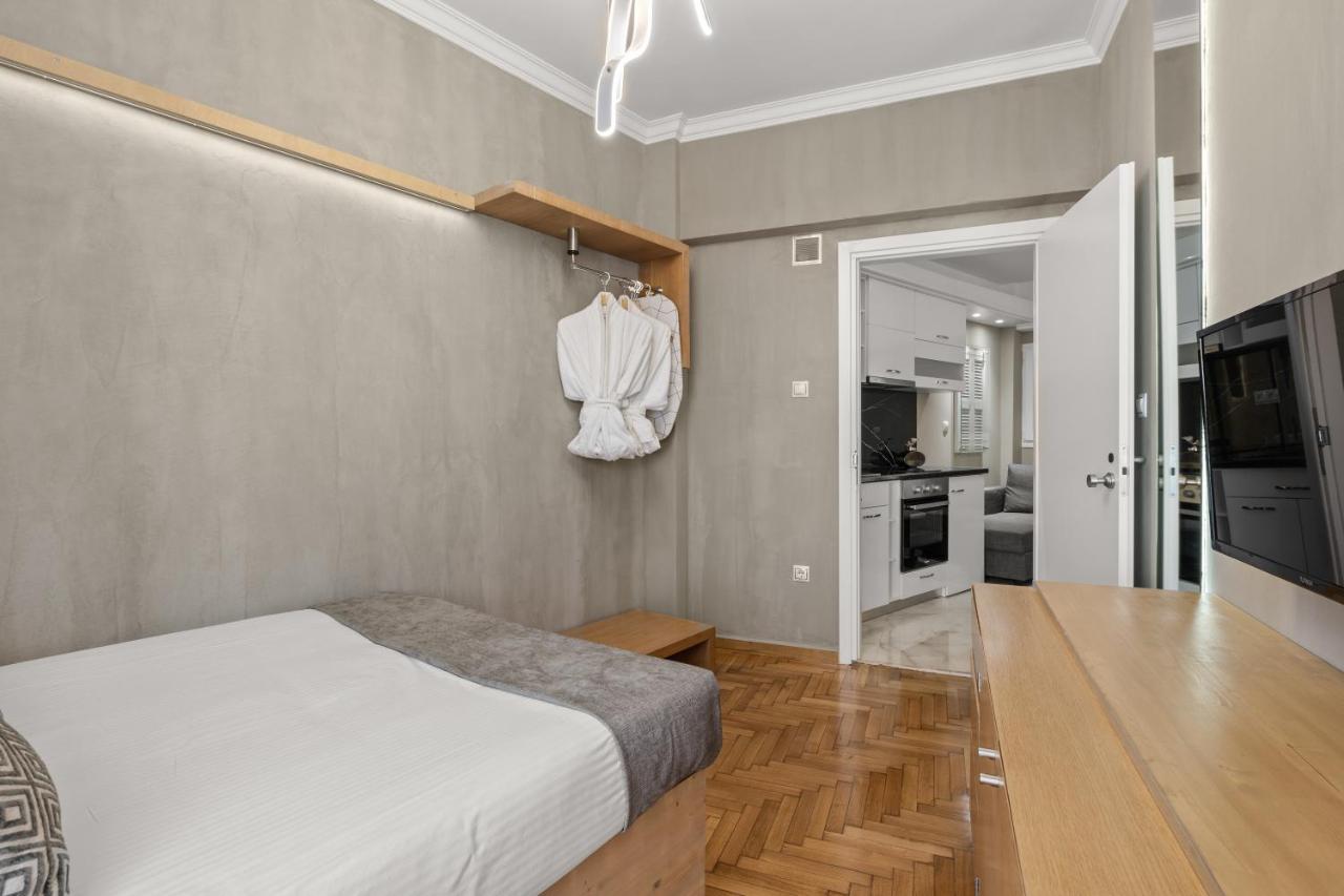 Warehouse Boutique & Αθήνα